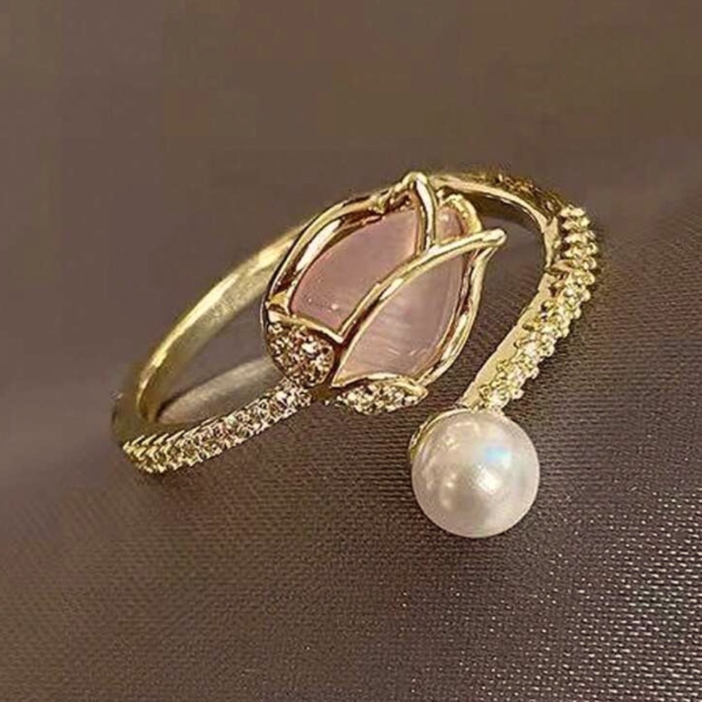 Gold Floral Ring NEW 🏷️
